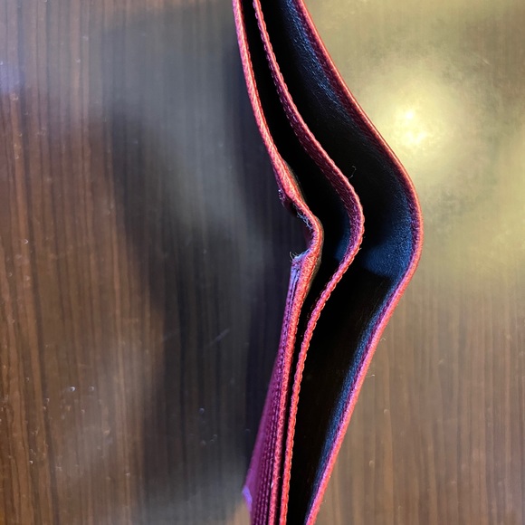 Tod's soft genuine leather men's bifold wallet in Red. - Picture 6 of 6